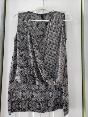 BCBGMaxAzria Black and White Sleeveless Printed Draped Tunic Size S